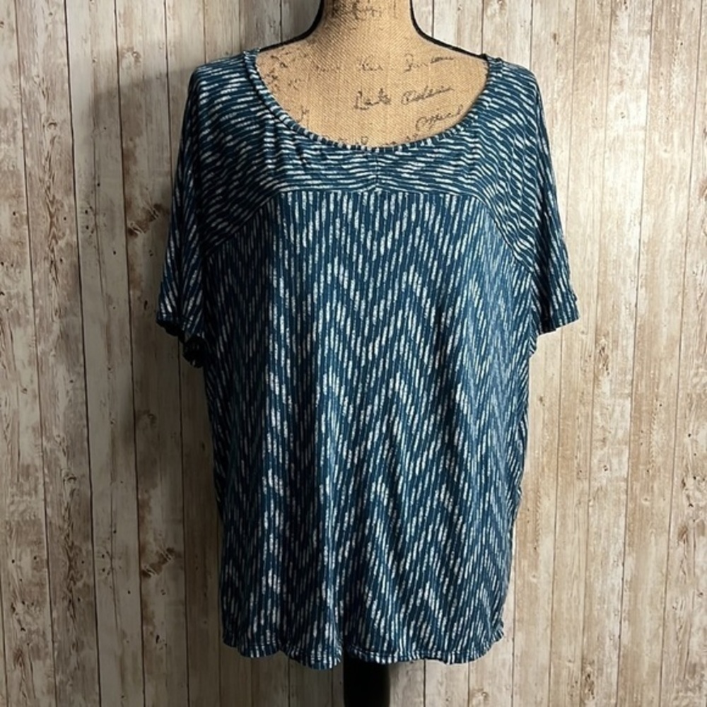 Old Navy Blue Chevron Short Sleeved Shirt